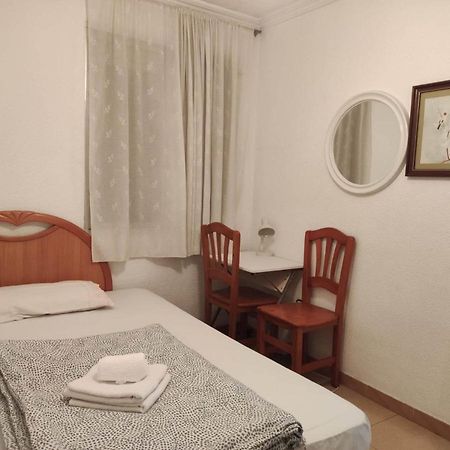 30-3- Бюджетная Комната В Квартире Для 2 Человека, Alicante Apartment Luaran gambar